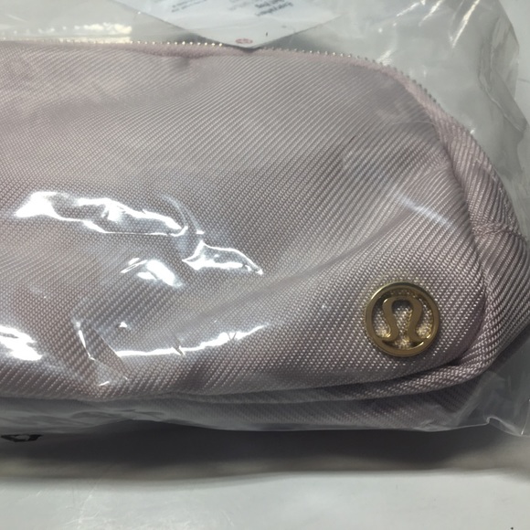 NWT Lululemon Everywhere Belt Bag Misty Pink - Picture 7 of 8